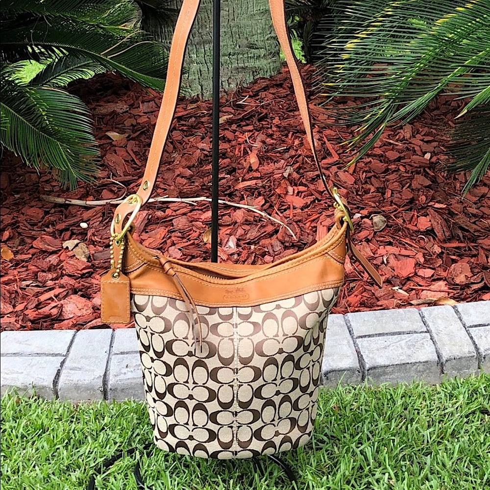 Classic Coach bucket in Tan